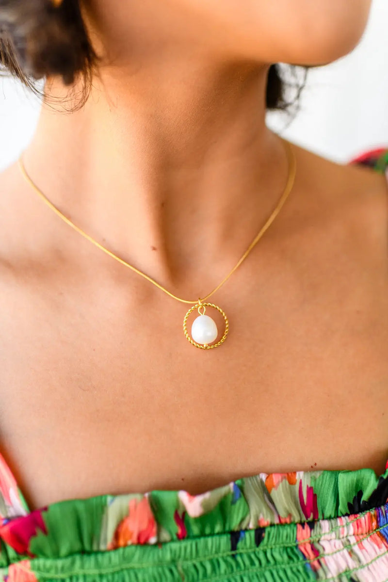 Center of the World Pearl Pendant Necklace - Kayes Boutique